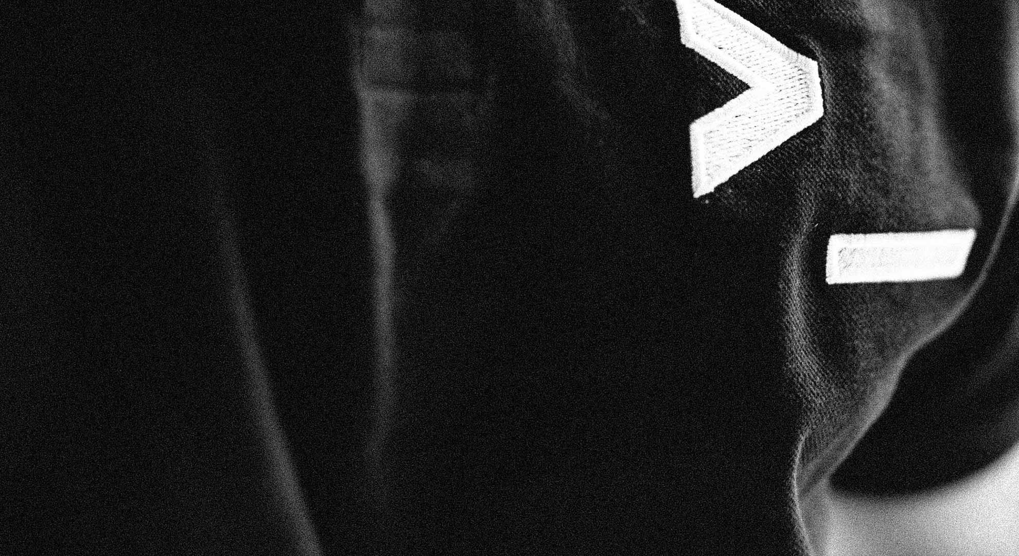 maglietta logo abstract