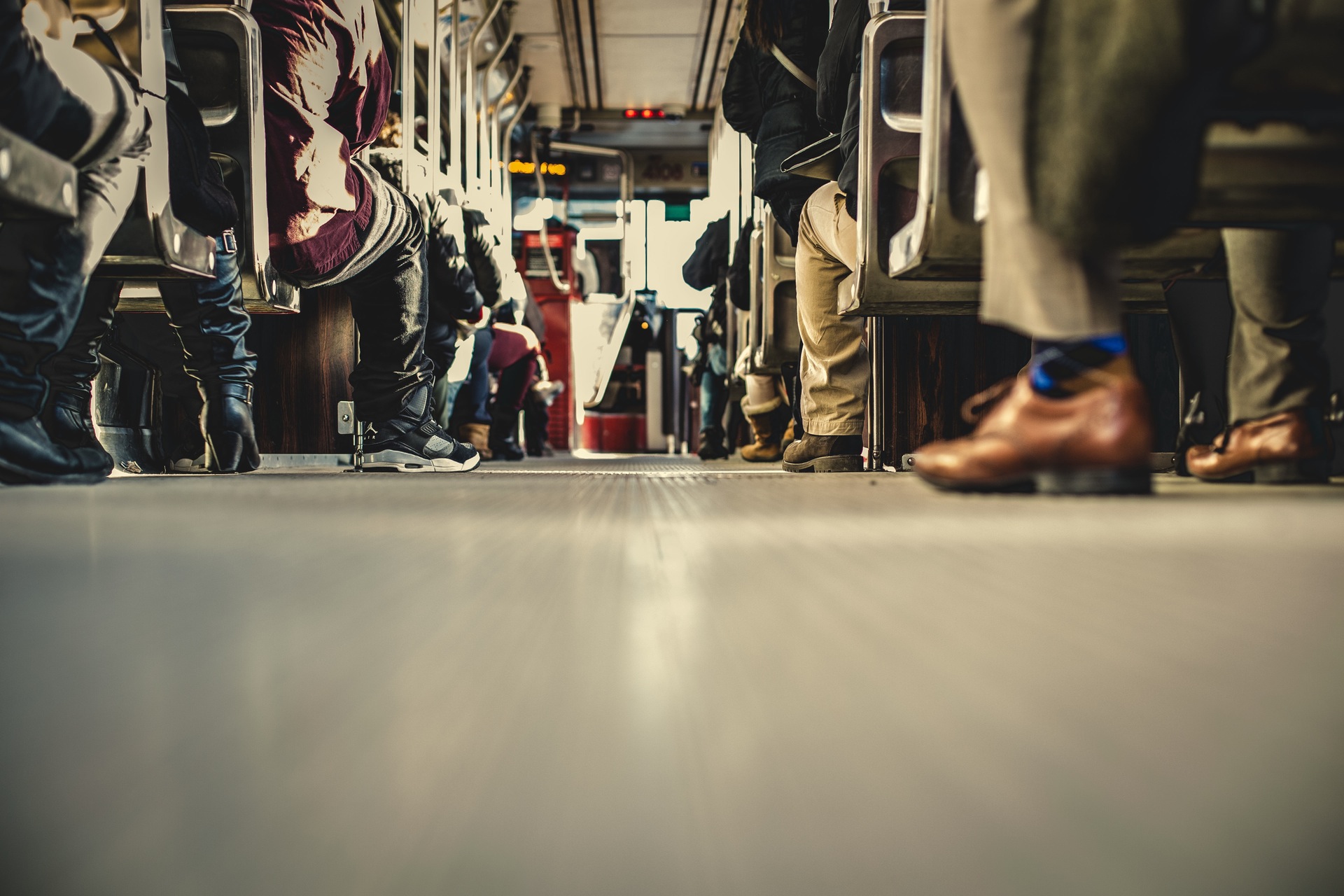 Persone in autobus